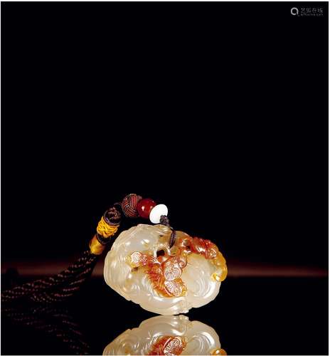 清乾隆·玛瑙巧雕福寿多子挂件 QIANLONG PERIOD, QING DYNASTY  AN AGATE PENDANT WITH AUSPICIOUS PATTERN