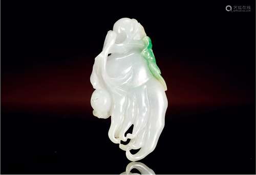 清乾隆·翡翠雕佛手佩 QIANLONG PERIOD, QING DYNASTY  A JADEITE 'FINGERED CITRON' PENDANT