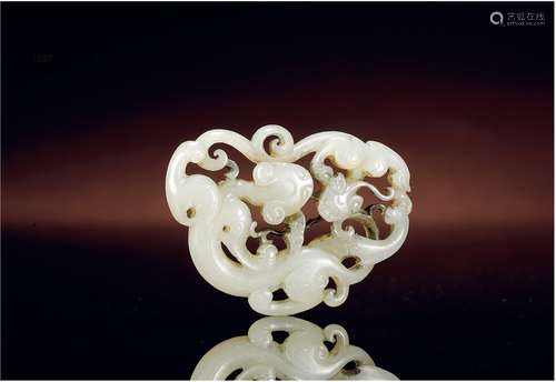 明·玉镂雕苍龙教子纹佩 MING DYNASTY  AN OPENWORK JADE PENDANT WITH DRAGON PATTERN