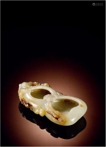 清·白玉浮雕福寿纹葫芦形水盂 QING DYNASTY  A WHITE JADE ‘GOURD’ WATERPOT WITH AUSPICIOUS PATTERN IN RELIEF