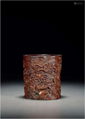 清·紫檀浮雕海水龙纹笔筒 QING DYNASTY  A ZITAN BRUSHPOT WITH RIPPLE AND DRAGON PATTERNS