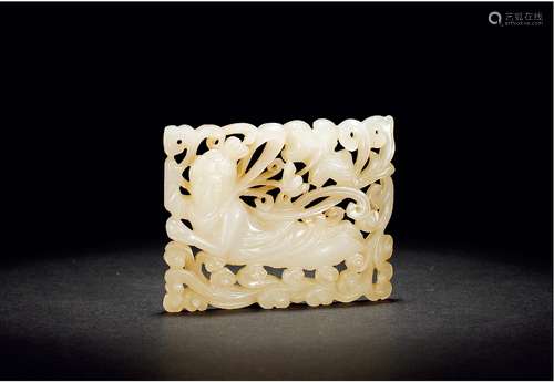 元·白玉飞天带饰 YUAN DYNASTY  A WHITE JADE BELT BUCKLE