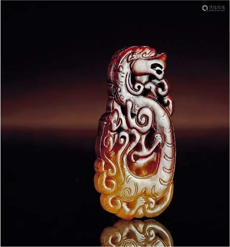 明·黄玉红沁望子成龙佩 MING DYNASTY  A RUSSET JADE ORNAMENT WITH DRAGON PATTERN