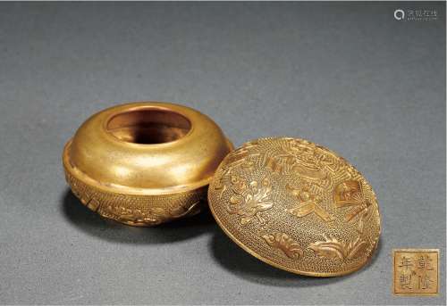 清·乾隆年製款铜鎏金八宝纹香盒 款识：乾隆年製