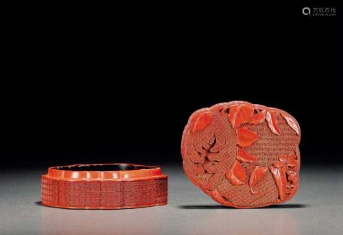清·剔红佛手纹盖盒 说明：佛手在清代常用以祝贺长寿，取其吉祥之意。