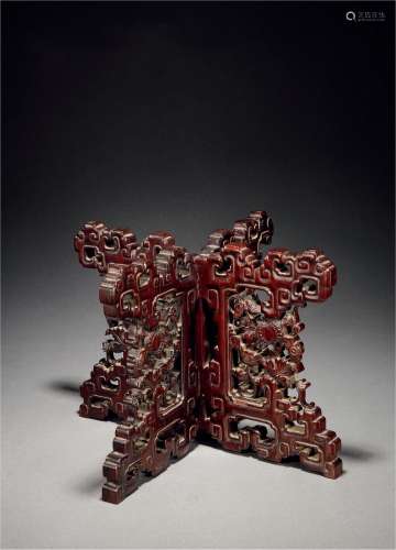 清·红木镂雕花卉纹托架 QING DYNASTY  AN OPENWORK MAHOGANY RACK WITH FLROAL PATTERN