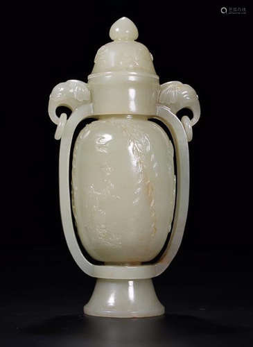 A HETIAN JADE MOVABLE ELEPHANT EAR SHAPED VASE