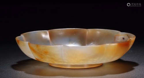 A NUTURAL AGATE CHINESE FLOWERING CEABAPPLE SHAPE BOWL