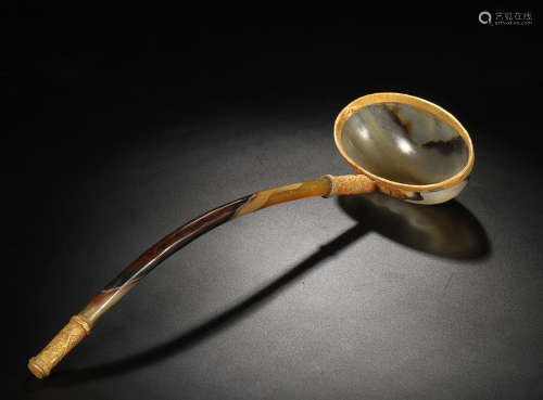 A AGATE SPOON EMBEDDED GOLD