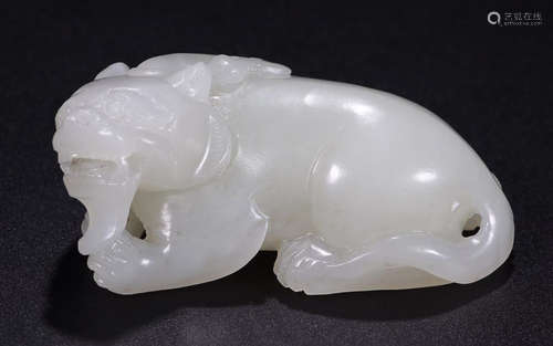 A HETIAN JADE BEAST SHAPED PENDANT