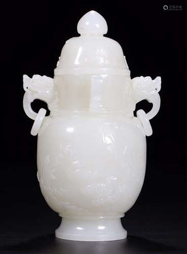 A MOVABLE HETIAN JADE VASE WITH A PAIR OF DRAGON EARS