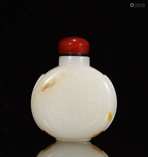 A HETIAN JADE SNUFF BOTTLE