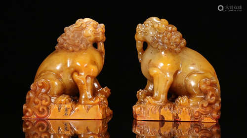 A PAIR OF LION SHAPE CARVED TIANHUANG STONE SEALS