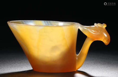 A AGATE CUP WITH PHOENIX HANDLE
