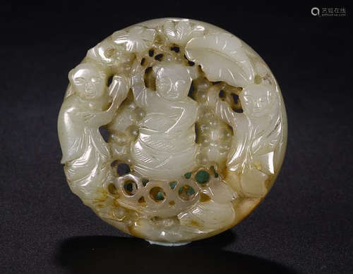 A HETIAN JADE CARVED HUMAN PENDANT