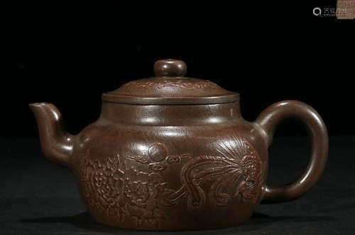 A ZISHA TEAPOT WITH PAINTINHG