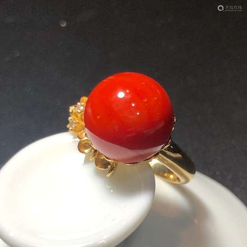 AN AKA TYPE RED CORAL RING EMBEDDED IN 18K GOLD FOR WOMEN