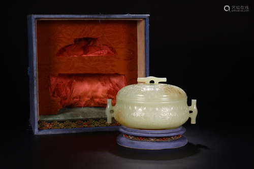 A HETIAN JADE TRIPOD CENSER