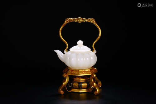 A HETIAN JADE TEAPOT WITH COPPER GILT HANDLER