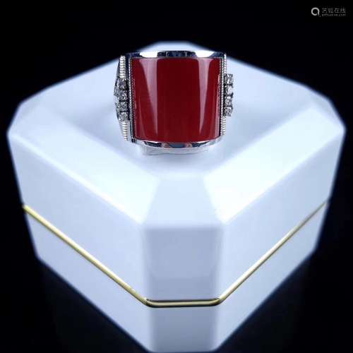 A RED AKA TYPE RED CORAL RING WITH 18K GOLD BAND FOR MEN