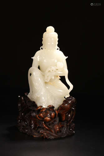 A HETIAN JADE GUANYIN SHAPED ORNAMENT