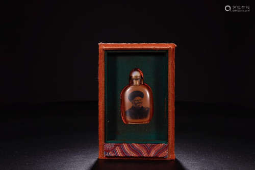 A CRYSTAL SNUFF BOTTLE IN PORTRAIT & POEM