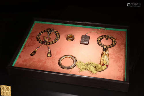 SET OF CHENXIANG WOOD BANGLES&THUMB RING&BANGLE&TABLET EMBEDED GOLD