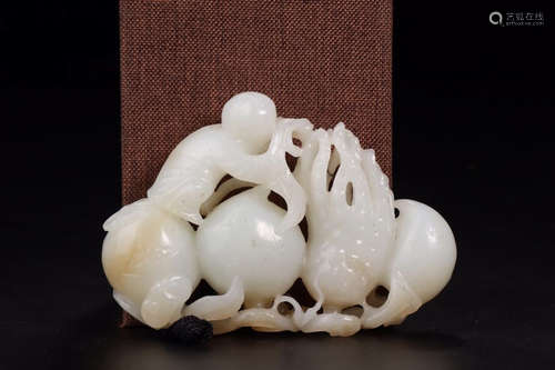 A HETIAN JADE FUKUROKUJU ORNAMENT