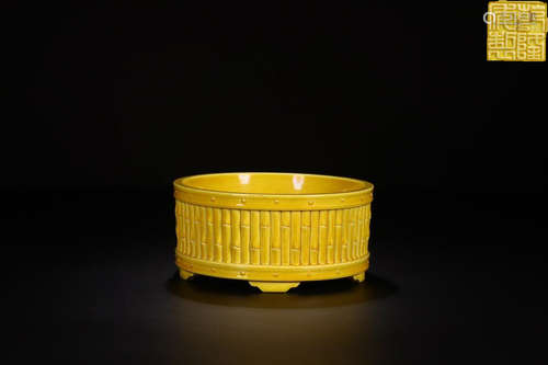 A QIANLONG MARK YELLOW-GLAZED BRUSH WASHER