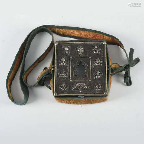 VINTAGE TIBETAN TRAVELING SHRINE WITH INTAGLIO FACES