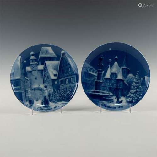 PAIR OF LIMITED EDITION BERLIN DESIGN CHINA PLATES