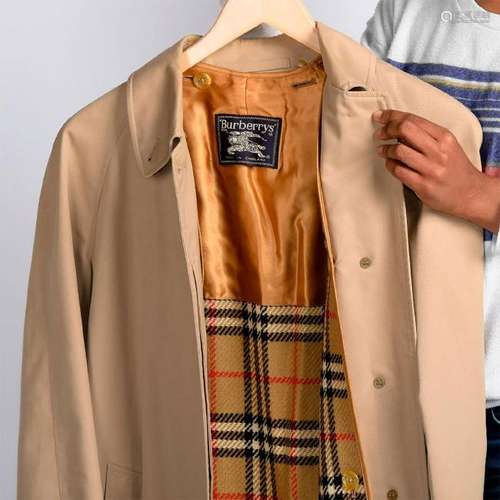 VINTAGE BURBERRY WOMEN'S TRENCH COAT