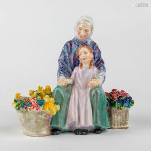 ROYAL DOULTON FIGURINE, GRANNY'S HERITAGE HN2031