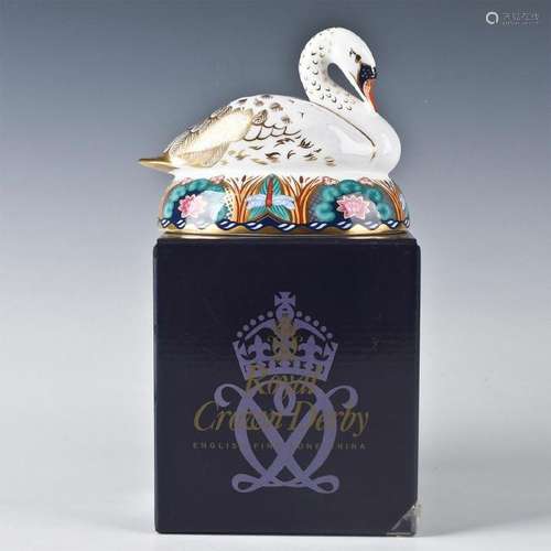 ROYAL CROWN DERBY ANIMAL FIGURINE, SWAN