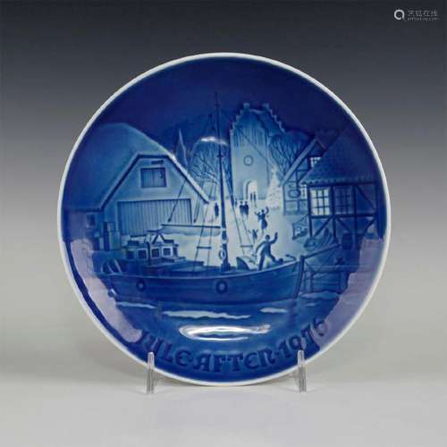 ROYAL COPENHAGEN, 1976 SMALL CHRISTMAS COLLECTORS PLATE