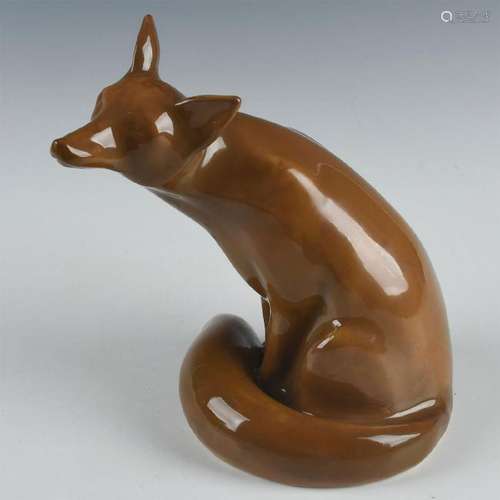 ROYAL DOULTON ANIMAL FIGURINE, FOX SEATED HN130, BROWN