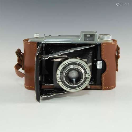 VINTAGE KODAK TOURIST CAMERA W. LEATHER CASE