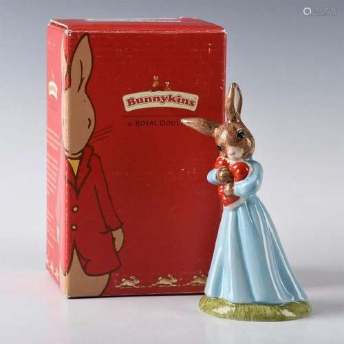 ROYAL DOULTON BUNNYKINS FIGURINE LOVE HEART DB288