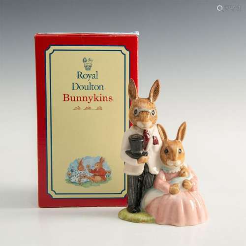 ROYAL DOULTON BUNNYKINS FIGURINE FAMILY PHOTOGRAPH DB67