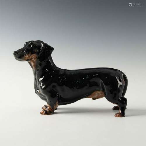 ROYAL DOULTON ANIMAL FIGURINE, DACHSHUND HN1127