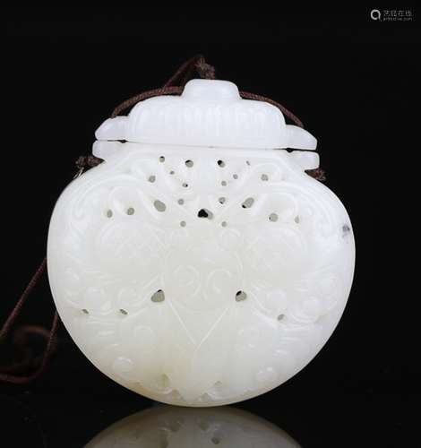 WHITE HETIAN JADE FU SHOU SACHET  BOX