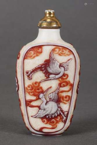 Good Chinese Carved Cameo Glass Snuff Bottle