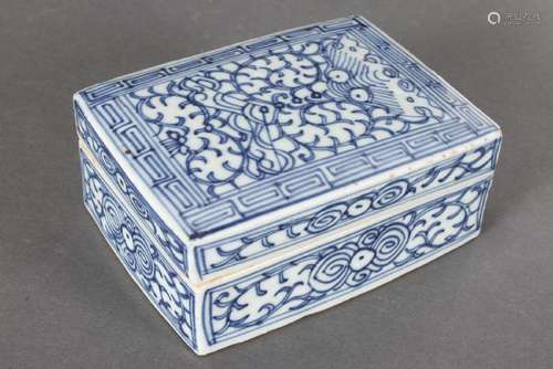 Chinese Qing Dynasty Blue and White Box and Cover,