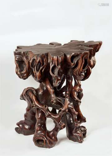 清初·根瘤随形大几 EARLY QING DYNASTY  A LARGE BURL STAND