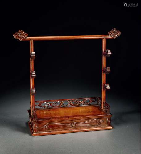 清·黄花梨雕螭龙纹文房架 QING DYNASTY  A HUANGHUALI STATIONERY RACK WITH 'CHI' PATTERN