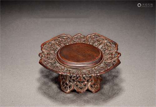 清·沉香镂空雕缠枝莲纹盏托 QING DYNASTY  AN OPENWORK EAGLEWOOD TEA SAUCER WITH LOTUS PATTERN