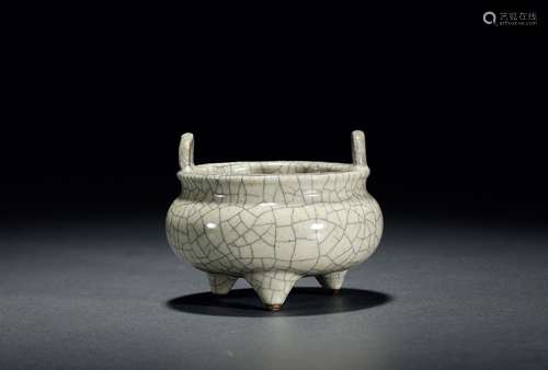 明·官釉朝天耳炉 MING DYNASTY  A 'GUAN' CENSER