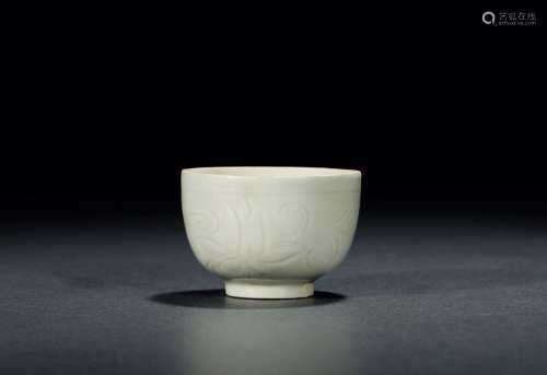 北宋·定窑划荷花盏 NORTHERN SONG DYNASTY  A 'DING' TEA BOWL WITH LOTUS PATTERN