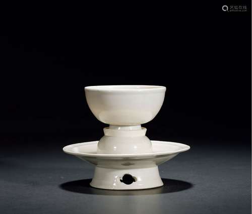 北宋·定窑系白釉盏托 NORTHERN SONG DYNASTY  A 'DING' WHITE-GLAZED TEA SAUCER