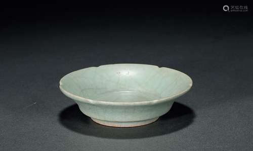 南宋·龙泉窑花口洗 SOUTHERN SONG DYNASTY  A 'LONGQUAN' CELADON LOBED BRUSH WASHER